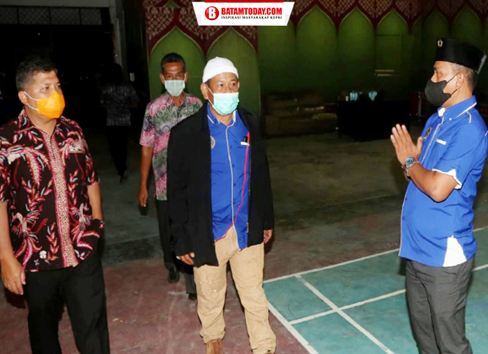 Ketua PWI Anambas saat menyambut kedatangan Wakil Bupati